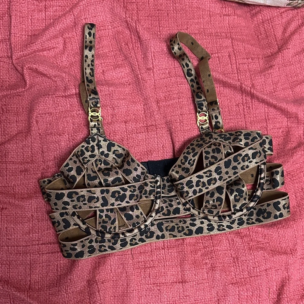 Victoria’s Secret tiger print very sexy bra - Picture 3 of 6